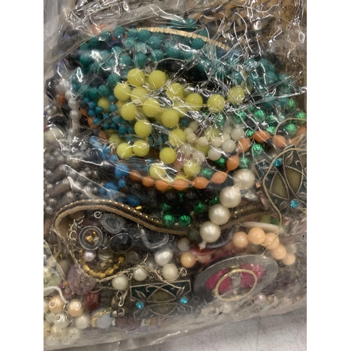 149 - A 10KG BAG OF MIXED VINTAGE COTUME JEWELLERY