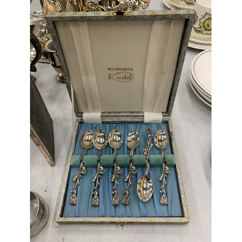 150 - A QUANTITY OF SILVERPLATE TO INCLUDE A VINTAGE SET OF 