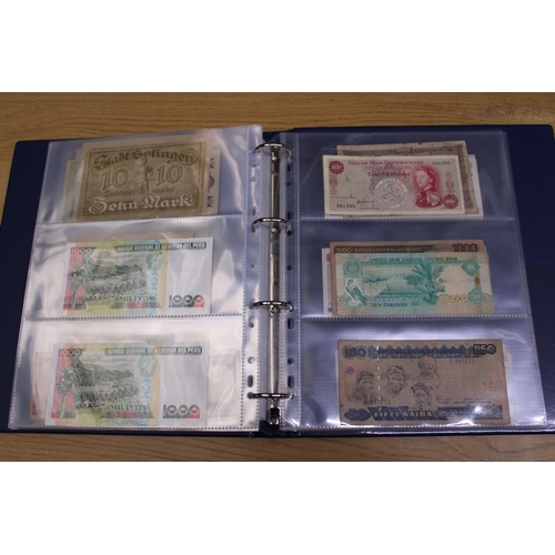 305 - A FOLDER CONTAINING IN EXCESS OF 100 VINTAGE WORLD BANK NOTES TO INCLUDE THE CENTRAL BANK OF EGYPT 5... 