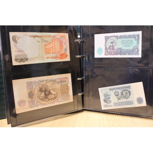 312 - A FOLDER CONTAINING VINTAGE WORLD BANK NOTES TO INCLUDE JAPANESE CURRENCY, BULGARIA, UGANDA, NIGERIA... 