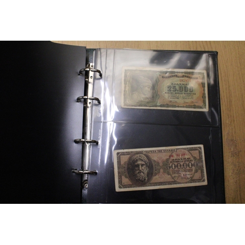 312 - A FOLDER CONTAINING VINTAGE WORLD BANK NOTES TO INCLUDE JAPANESE CURRENCY, BULGARIA, UGANDA, NIGERIA... 