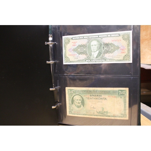 312 - A FOLDER CONTAINING VINTAGE WORLD BANK NOTES TO INCLUDE JAPANESE CURRENCY, BULGARIA, UGANDA, NIGERIA... 