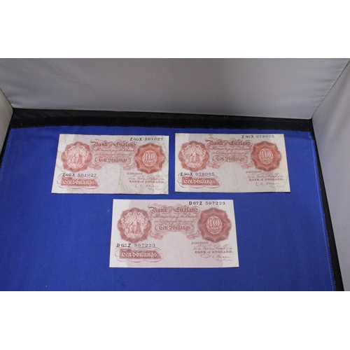 318 - SIX BANK OF ENGLAND TEN SHILLINGS' NOTES FEATURING QUEEN ELIZABETH II FIVE SIGNED BY CHIEF CASHIER L... 