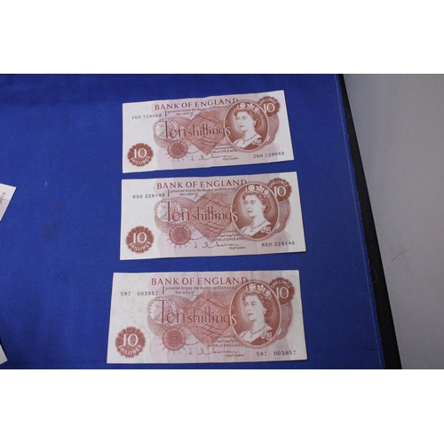 319 - FIVE BANK OF ENGLAND TEN SHLLING NOTES FEATURING QUEEN ELIZABETH II SIGNED BY CHIEF CASHIER HOLLOM (... 