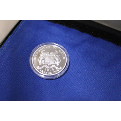 404 - A LIMITED EDITION SOURCE OF LIFE 1 OZ .999 SILVER COIN 0440/2000 IN A PRESENTATION BOX WITH CERTIFIC... 