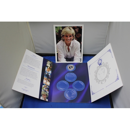 425 - A LONDON MINT OFFICIAL DIANA THE PEOPLE'S PRINCESS COMMEMORATIVE FOLDER AND COIN