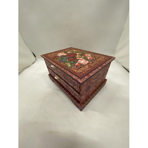 171 - A JEWELLERY BOX CONTAINING VINTAGE BROOCHES