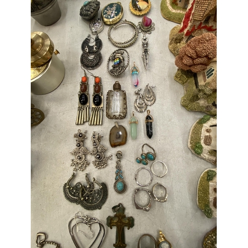 216 - A MIXED LOT OF COSTUME JEWELLERY TO INCLUDE PANDORA STYLE BEADS SOME STAMPED 925, EARRINGS, RINGS, P... 