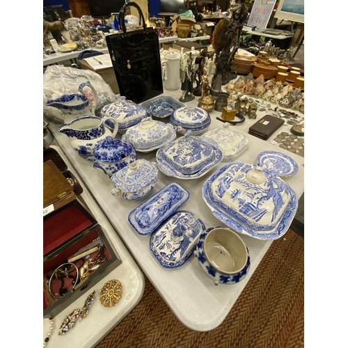 221 - A QUANTITY OF BLUE AND WHITE ANTIQUE CERAMICS TO INCLUDE JUGS, TUREENS ETC