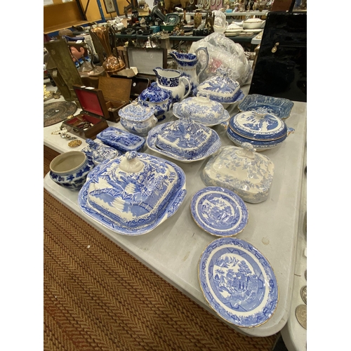 221 - A QUANTITY OF BLUE AND WHITE ANTIQUE CERAMICS TO INCLUDE JUGS, TUREENS ETC