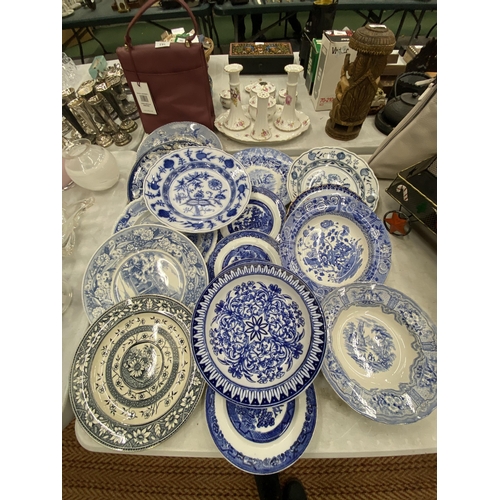 229 - A LARGE QUANTITY OF VINTAGE BLUE AND WHITE PLATES TO INCLUDE VILLEROY AND BOCH, CIRCA 1830 COPELAND ... 