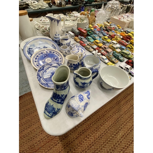 236 - A QUANTITY OF BLUE AND WHITE CERAMICS TO INCLUDE AN ANTIQUE BOOT WITH CREST TO THE BASE, PLATES, JUG... 