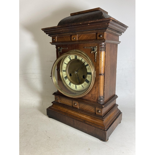 31 - A REGENCY MAHOGANY MANTLE CLOCK WITH BRASS INLAY