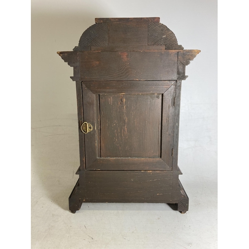 31 - A REGENCY MAHOGANY MANTLE CLOCK WITH BRASS INLAY