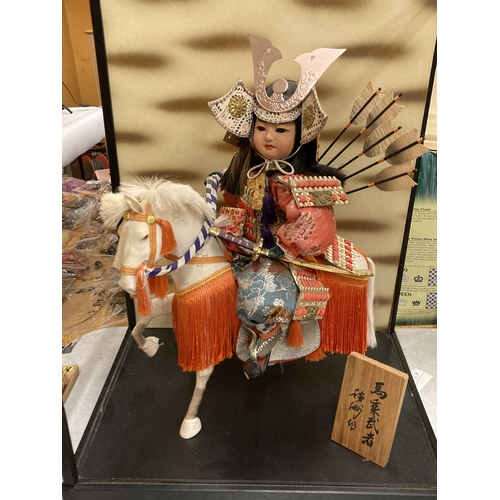 48 - A CASED JAPANESE MODEL OF A MOUNTED SAMURAI WITH PLAQUE