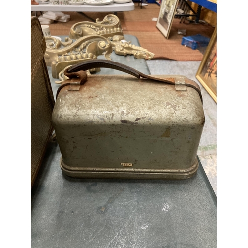 65 - A VINTAGE METAL CASED DUMPY LEVEL