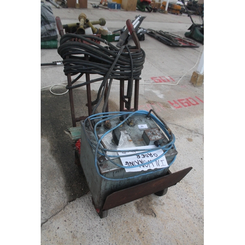 10 - DIL F1487 ELECTRIC WELDER IN WORKING ORDER  NO VAT