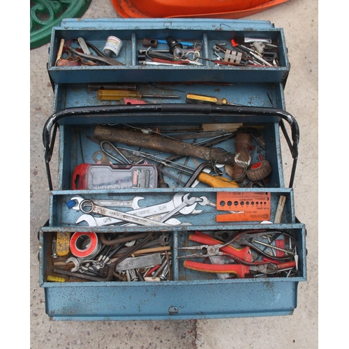 486 - CANTILEVER TOOL BOX AND CONTENTS  NO VAT