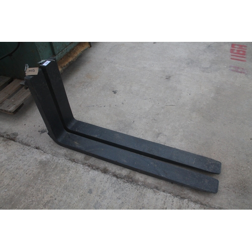 101 - NEW 2 FORK LIFT TINES  NO VAT