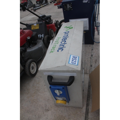 773 - PORTABLE COMMERCIAL 110V BATTERY PACK AND CHARGER IN WORKING ORDER   NO VAT