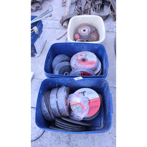 993 - TWO GRINDING DISCS/ONE WIRE BRUSHES - NO VAT