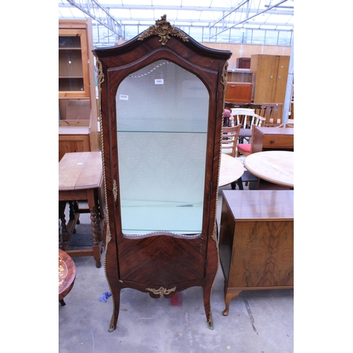 2562 - A CONTINENTAL MARQUETRY INLAID DISPLAY CABINET WITH APPLIED METALWARE DECORATION, 29