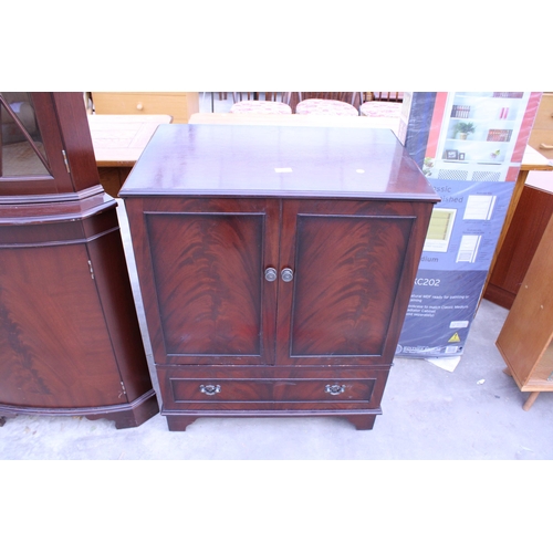 2956 - A MAHOGANY CORNER CUPBOARD AND A CABINET