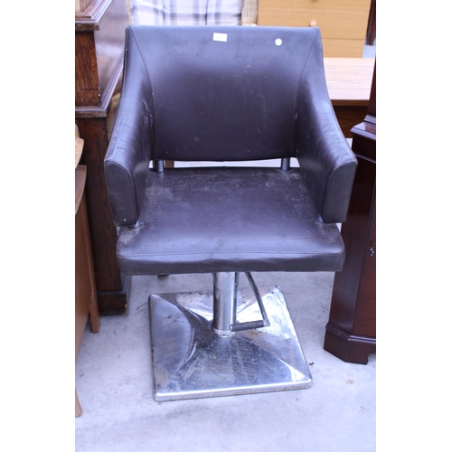 2957 - A BROWN FAUX LEATHER PUMP ACTION SALON CHAIR ON CHROME BASE