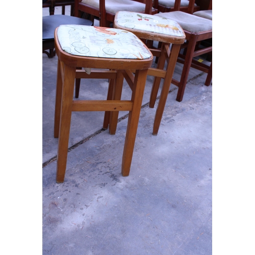 2968 - A PAIR OF 1950'S KITCHEN STOOLS AND A RETRO TEAK AND BLACK FAUX LEATHER DINING CHAIR