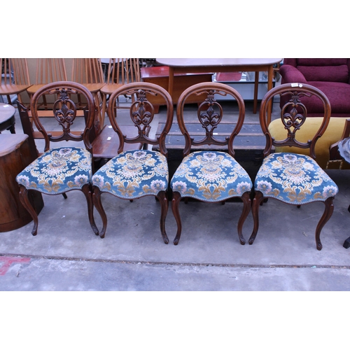 2972 - A SET OF FOUR VICTORIAN MAHOGANY DINING CHAIRS WITH PIERCED CARVED FOLIATE BACKS