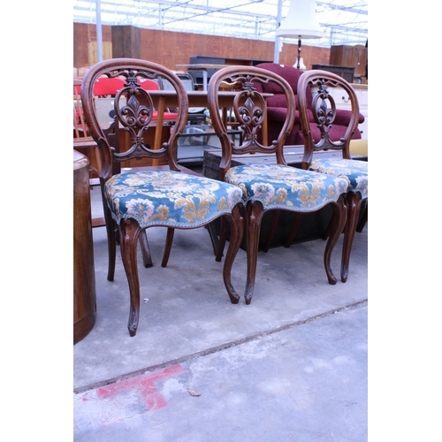 2972 - A SET OF FOUR VICTORIAN MAHOGANY DINING CHAIRS WITH PIERCED CARVED FOLIATE BACKS