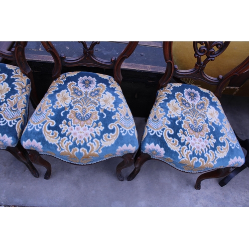 2972 - A SET OF FOUR VICTORIAN MAHOGANY DINING CHAIRS WITH PIERCED CARVED FOLIATE BACKS