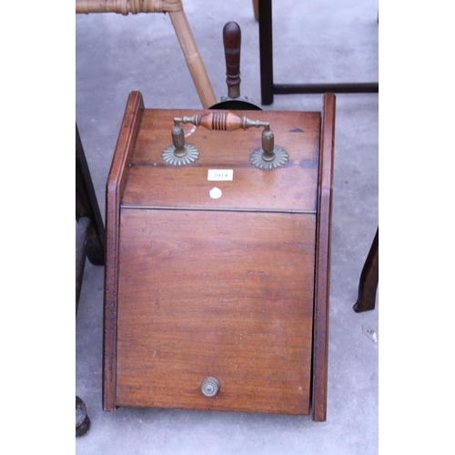 2974 - A VICTORIAN MAHOGANY PURDONIUM WITH BRASS HANDLES AND SHOVEL