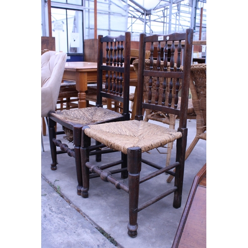 3018 - A PAIR OF ELM LANCASHIRE SPINDLE BACK RUSH SEATED DINING CHAIRS WITH RUSH SEATS