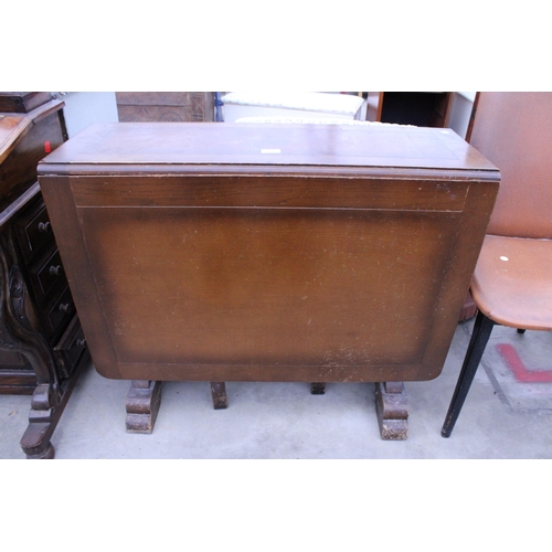 2892 - A MID 20TH CENTURY OAK DROP-LEAF TABLE