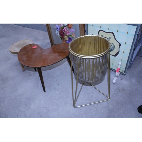 2901 - TWO FIRESCREENS, SMALL STOOL, METAL JARDINIER STAND AND SMALL KIDNEY SHAPED TABLE