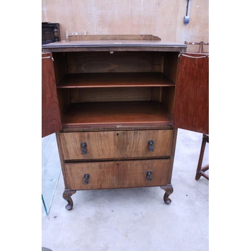 2910 - A MID 20TH CENTURY WALNUT TALLBOY ON CABRIOLE LEGS, 27