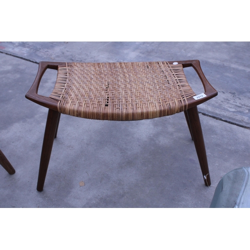 2912 - A RETRO TEAK STYLE DANISH STOOL BY HANS WEGNER