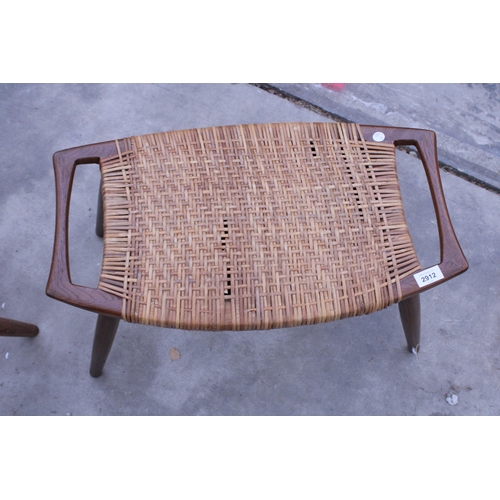 2912 - A RETRO TEAK STYLE DANISH STOOL BY HANS WEGNER