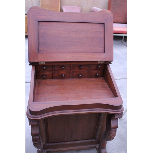 2916 - A VICTORIAN STYLE DAVENPORT WITH EIGHT SIDE DRAWERS