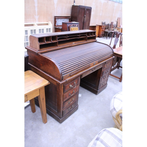 2925 - AN EARLY 20TH CENTURY OAK ROLL-TOP DESK, 60