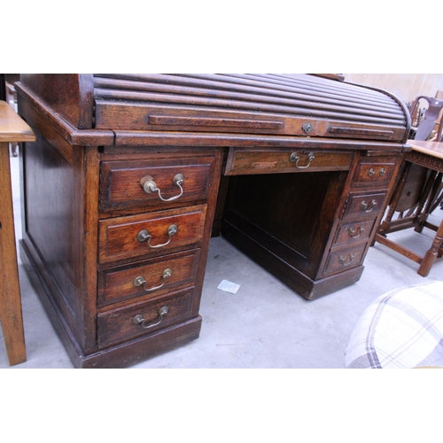 2925 - AN EARLY 20TH CENTURY OAK ROLL-TOP DESK, 60