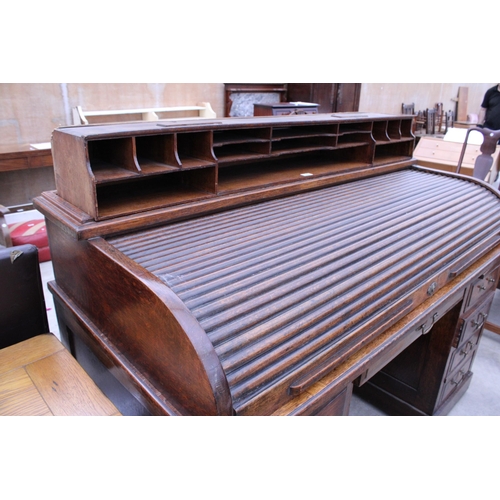 2925 - AN EARLY 20TH CENTURY OAK ROLL-TOP DESK, 60