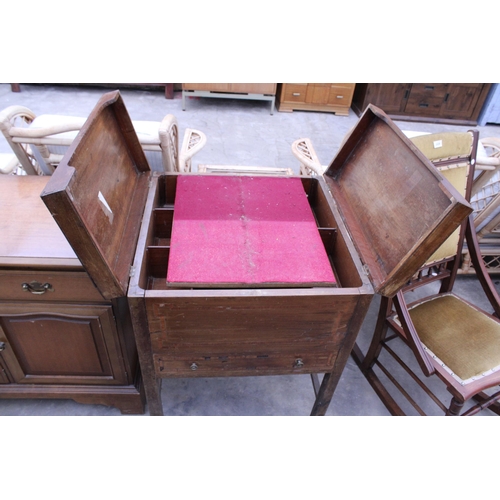 2930 - AN EDWARDIAN MAHOGANY AND INLAID VANITY TABLE WITH MIRRORED FOLD-OUT TOP AND A SINGLE DRAWER