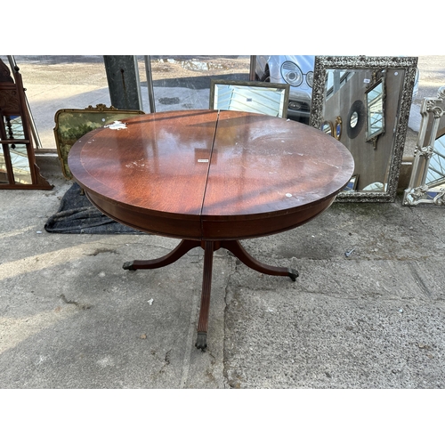 2940A - A MAHOGANY PEDESTAL DINING TABLE, 43