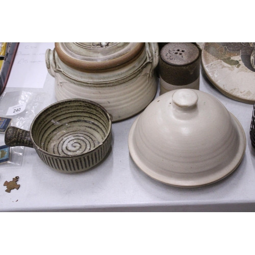 237 - A QUANTITY OF STUDIO POTTERY TO INCLUDE SHELL DISHES, PLAQUES, COOKING POTS, A SALT PIG, CRUET SET, ... 