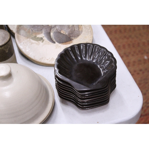 237 - A QUANTITY OF STUDIO POTTERY TO INCLUDE SHELL DISHES, PLAQUES, COOKING POTS, A SALT PIG, CRUET SET, ... 