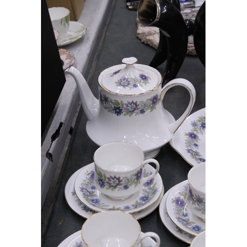 260 - A PARAGON 'CHERWELL' TEASET TO INCLUDE A TEAPOT, CREAM JUG, SUGAR BOWL, CAKE PLATE, CUPS, SAUCERS AN... 