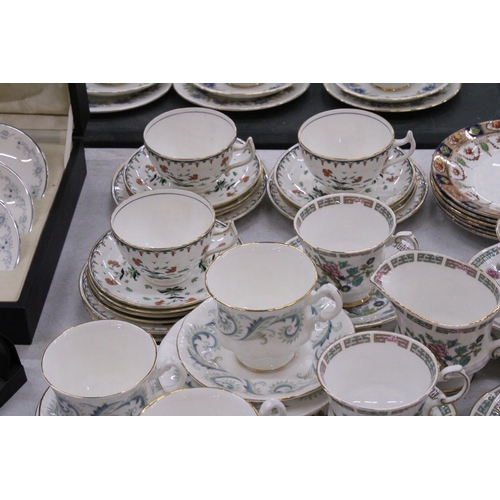 261 - A LARGE QUANTITY OF VARIOUS CHINA TEA CUPS, SAUCERS AND SIDE PLATESTO INCLUDE ROYAL STANDARD 'GARLAN... 