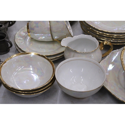 293 - A LUSTREWARE DINNER SERVICE (APPROX 44 PIECES) TO INCLUDE SERVING TUREENS, A SERVING BOWL AND PLATE,... 